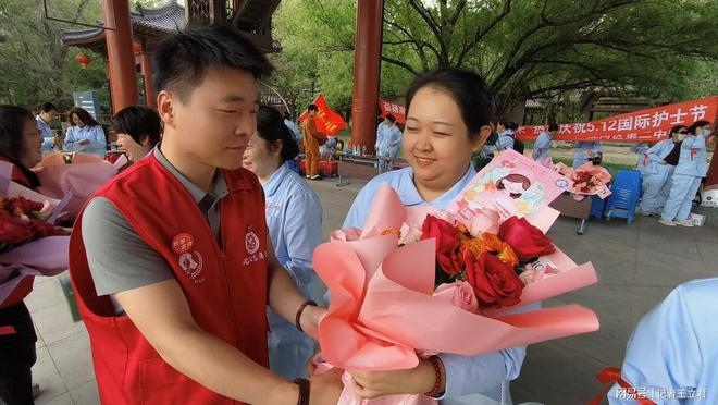 致敬白衣天使凝聚社会温情k8凯发国际沈阳爱心企业(图2)